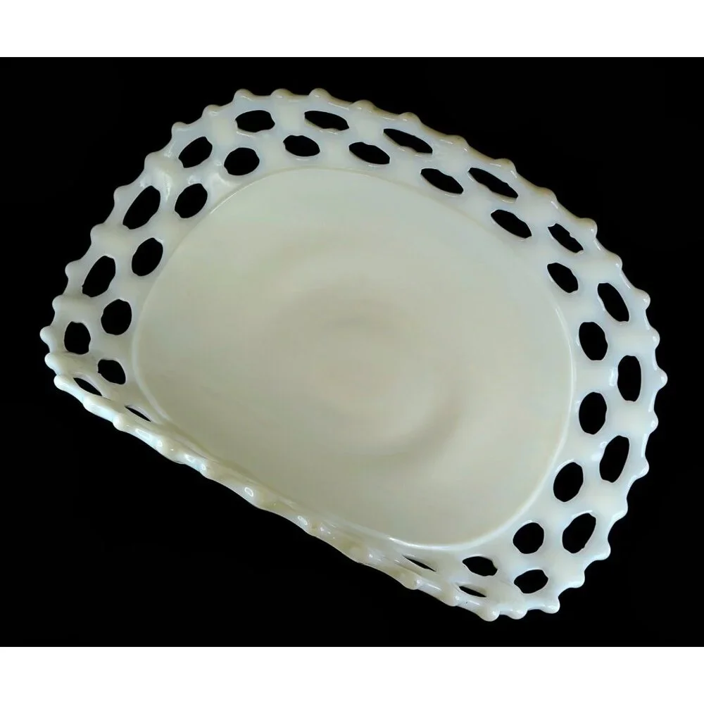 Westmoreland Doric Milk Glass Banana Stand Mid-Century Lace Edged Serveware - Picture 5 of 6